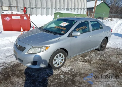 2010 Toyota Corolla Le z USA, uszkodzony, nr VIN 2T1BU4EE2AC228940